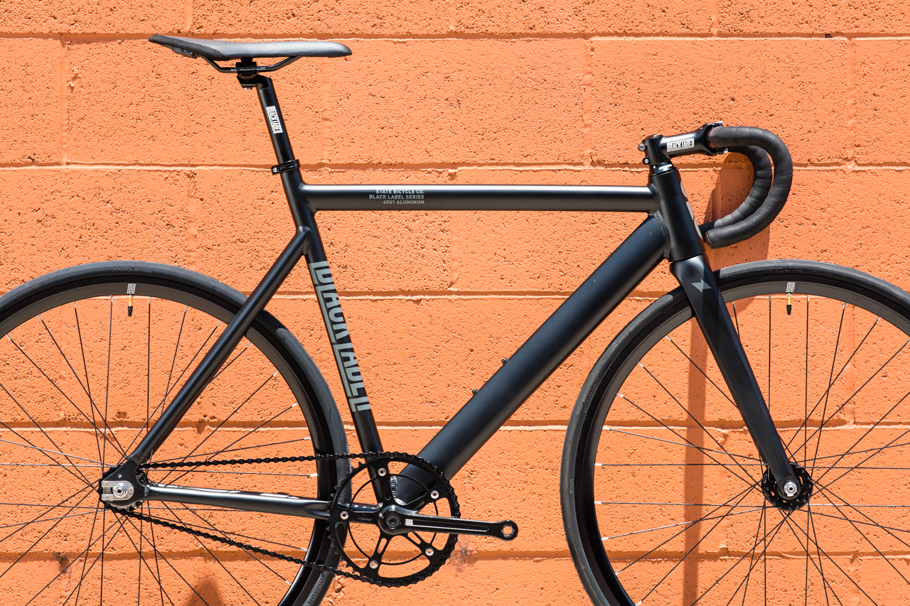 Bicicleta fixie 6061 Black Label Matte Black - 1 velocidad 10