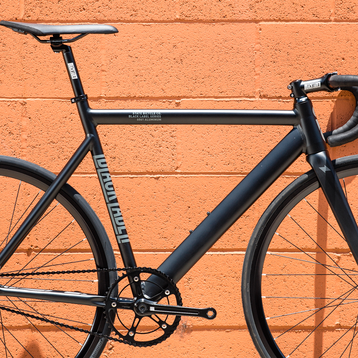 Bicicleta fixie 6061 Black Label Matte Black - 1 velocidad 10