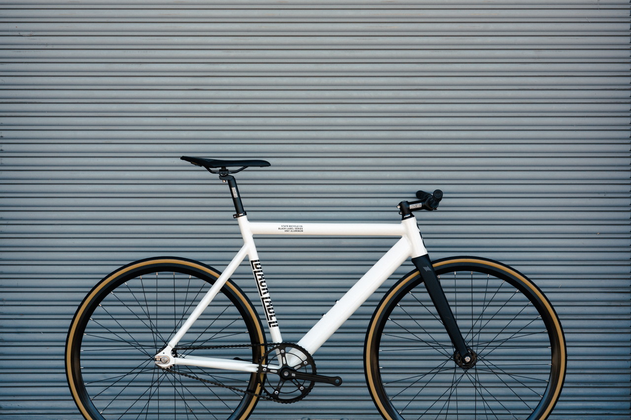 Bicicleta fixie 6061 Black Label Pearl White - 1 velocidad 12