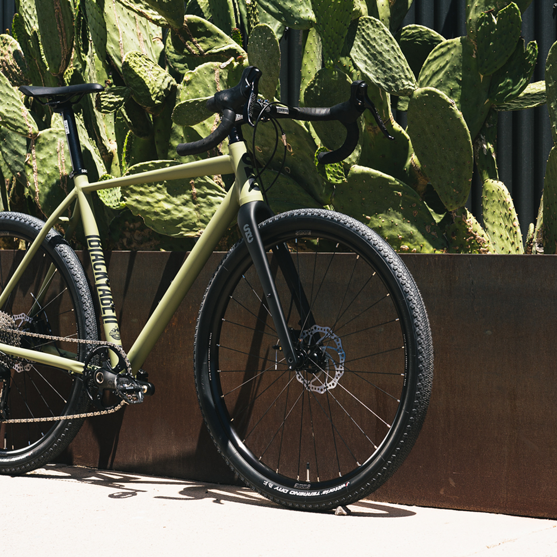 Bicicleta gravel 6061 All Road Matte Olive - 11 velocidades 20