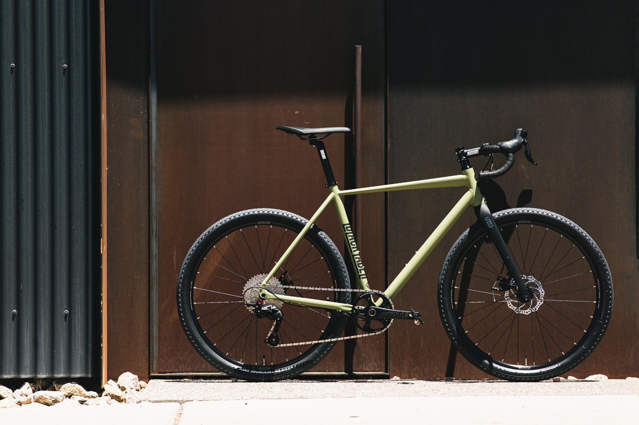 Bicicleta gravel 6061 All Road Matte Olive - 11 velocidades 22