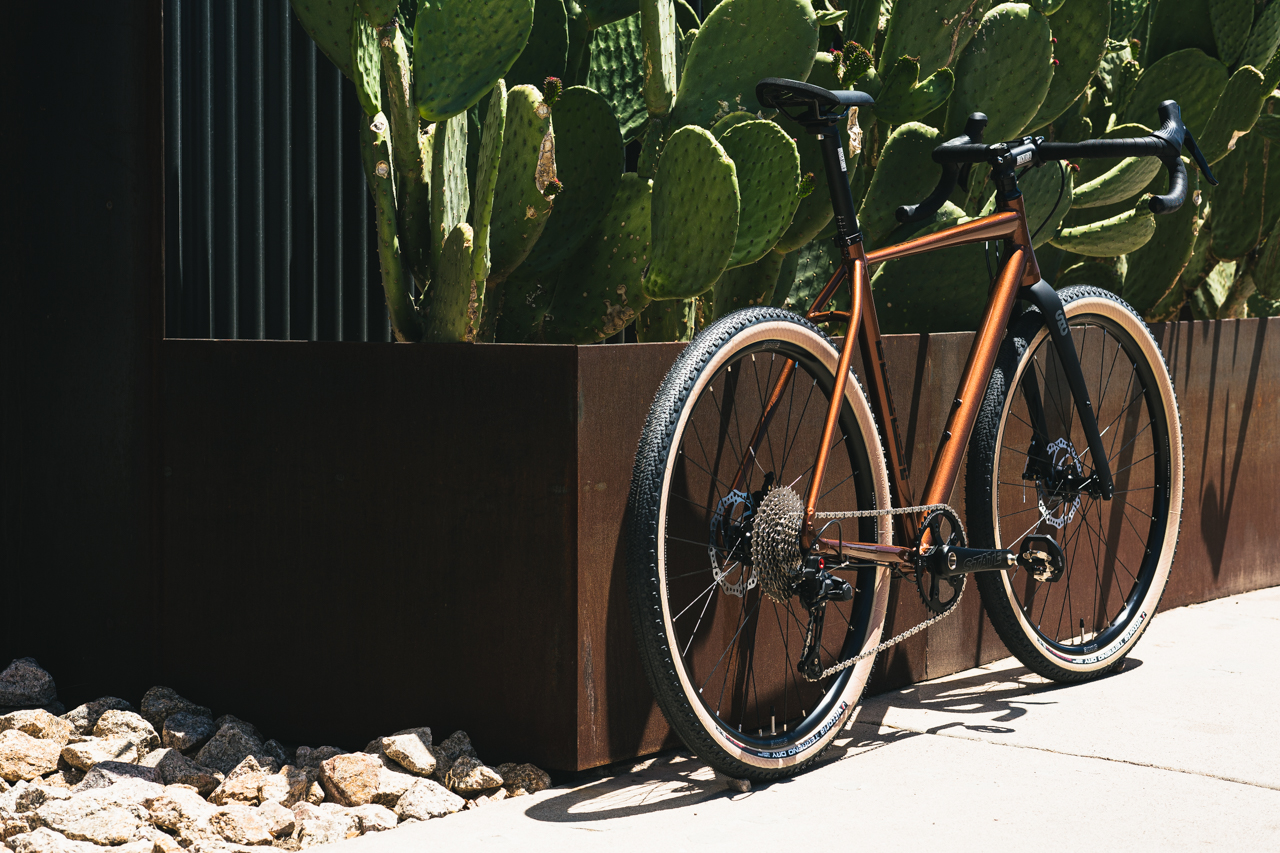 Bicicleta gravel 6061 All Road Copper - 11 velocidades 18
