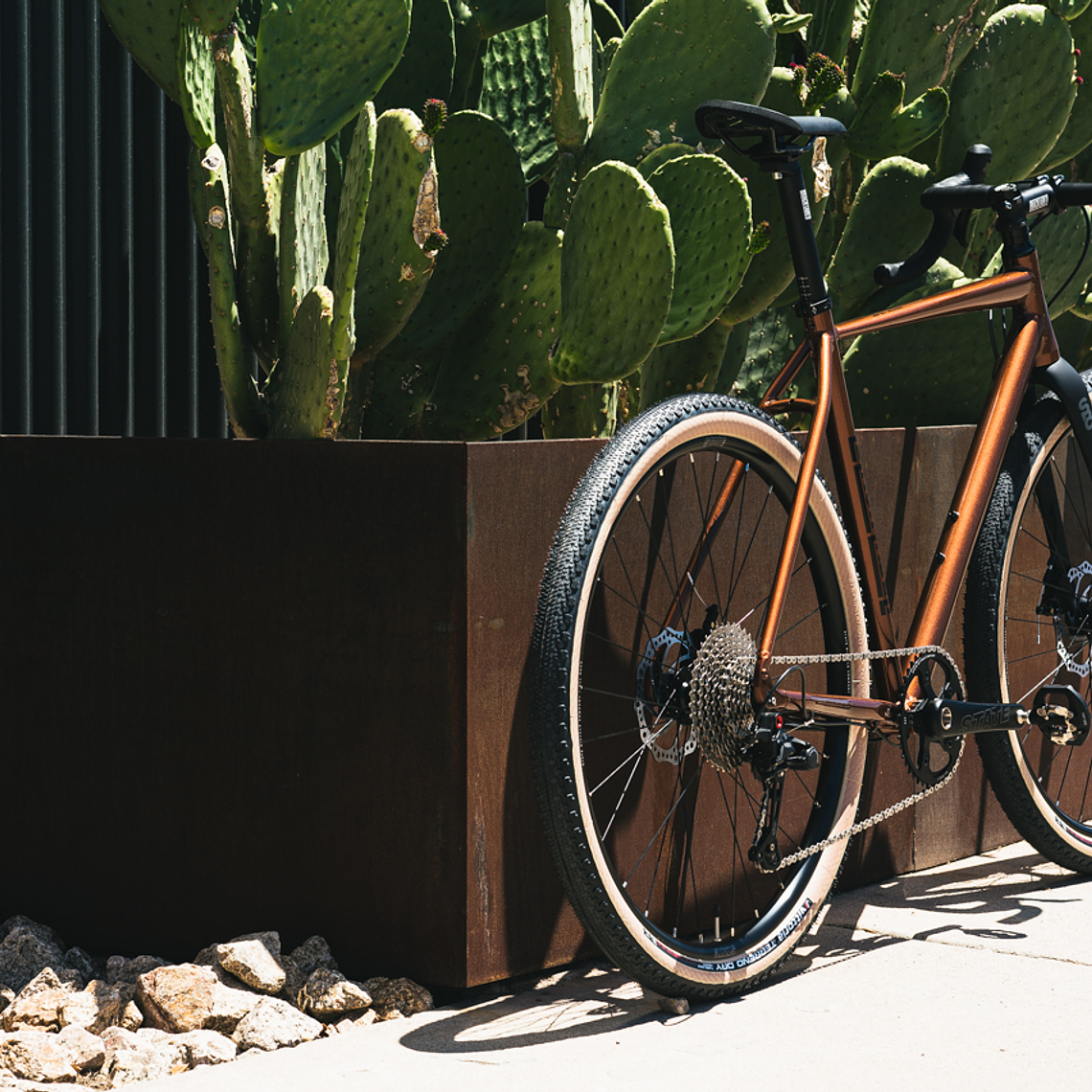 Bicicleta gravel 6061 All Road Copper - 11 velocidades 18