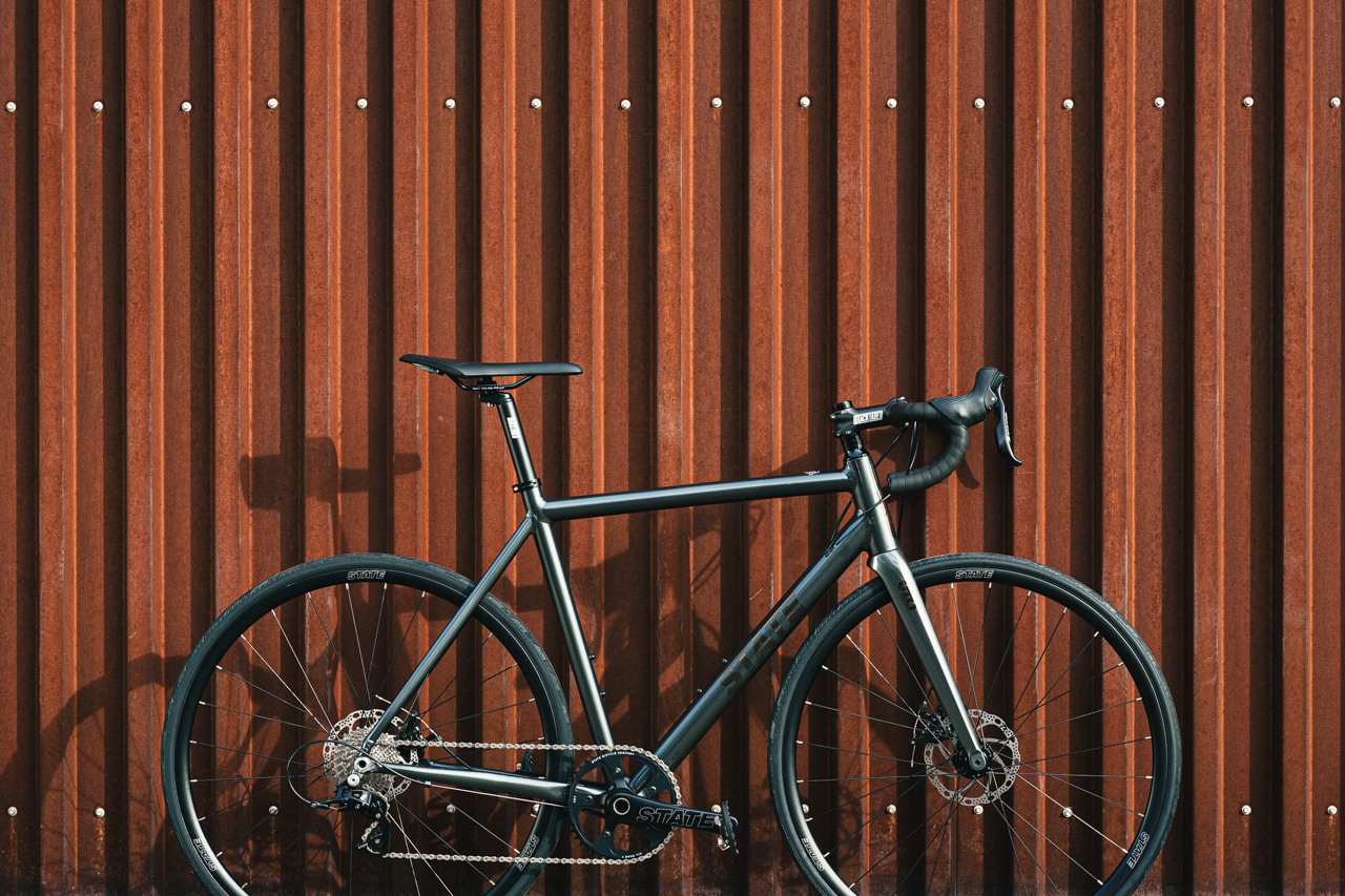 Bicicleta Endurance Undefeated Graphite - 11 velocidades 21