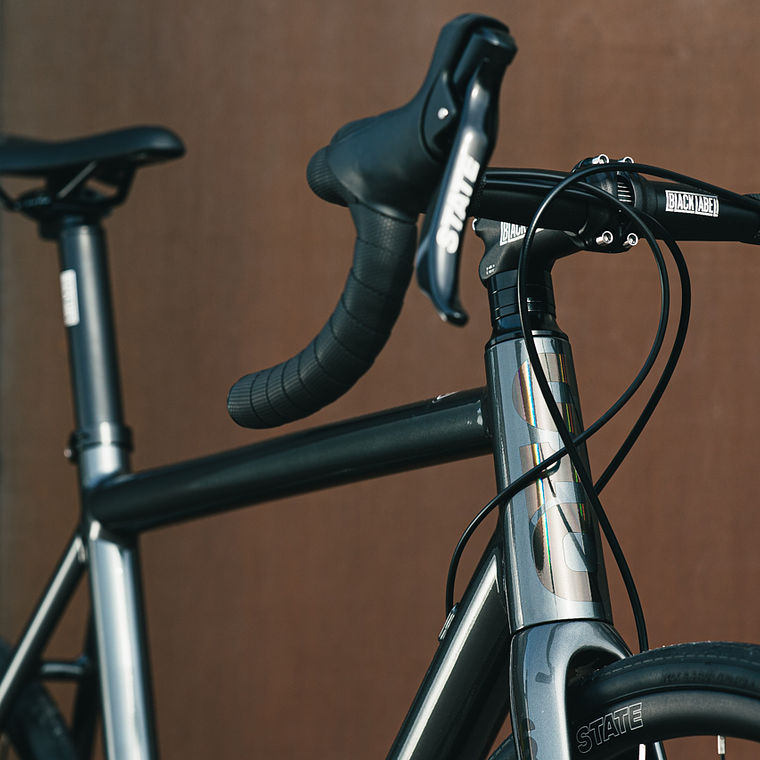 Bicicleta Endurance Undefeated Graphite - 11 velocidades 26