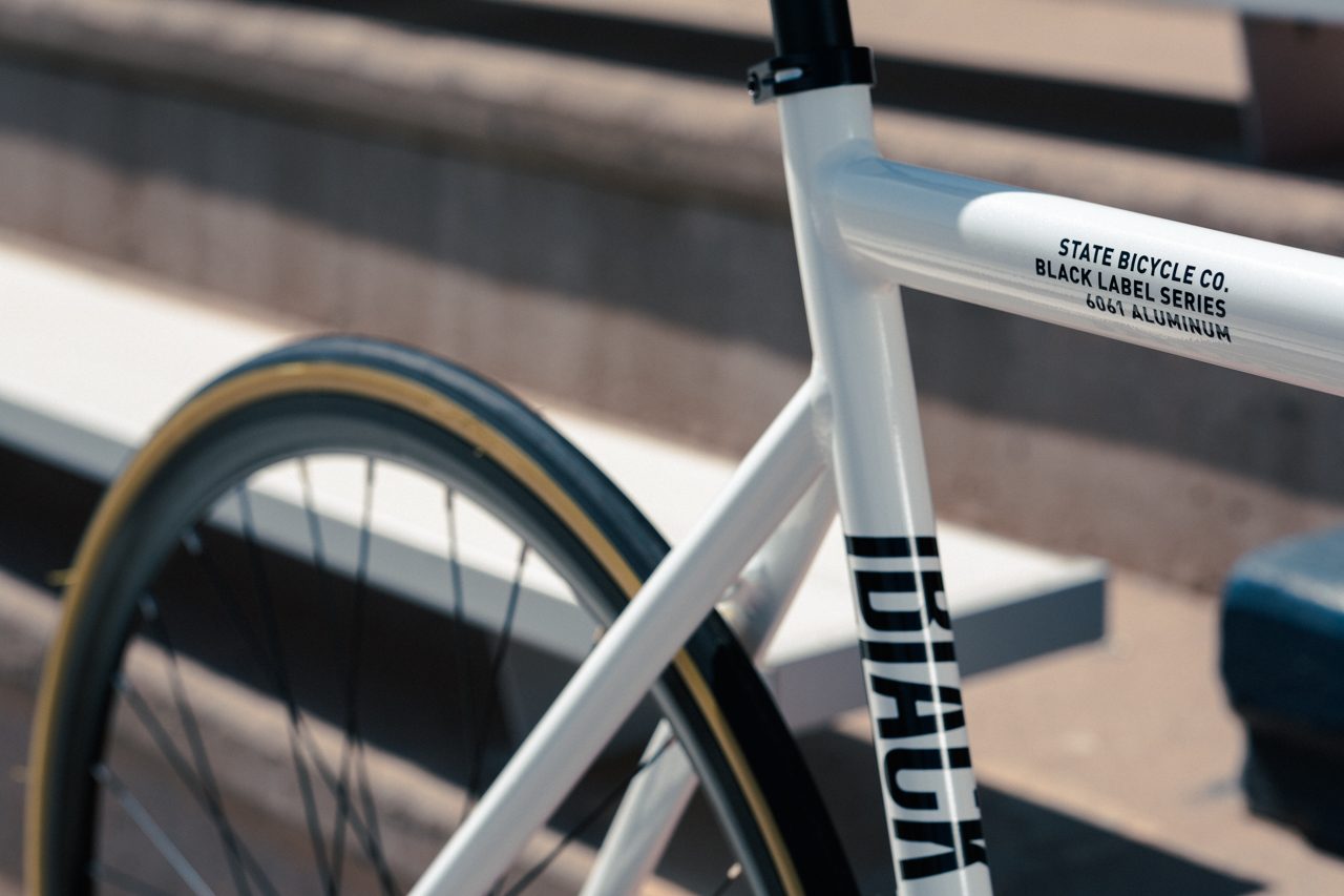Bicicleta fixie 6061 Black Label Pearl White - 1 velocidad 10
