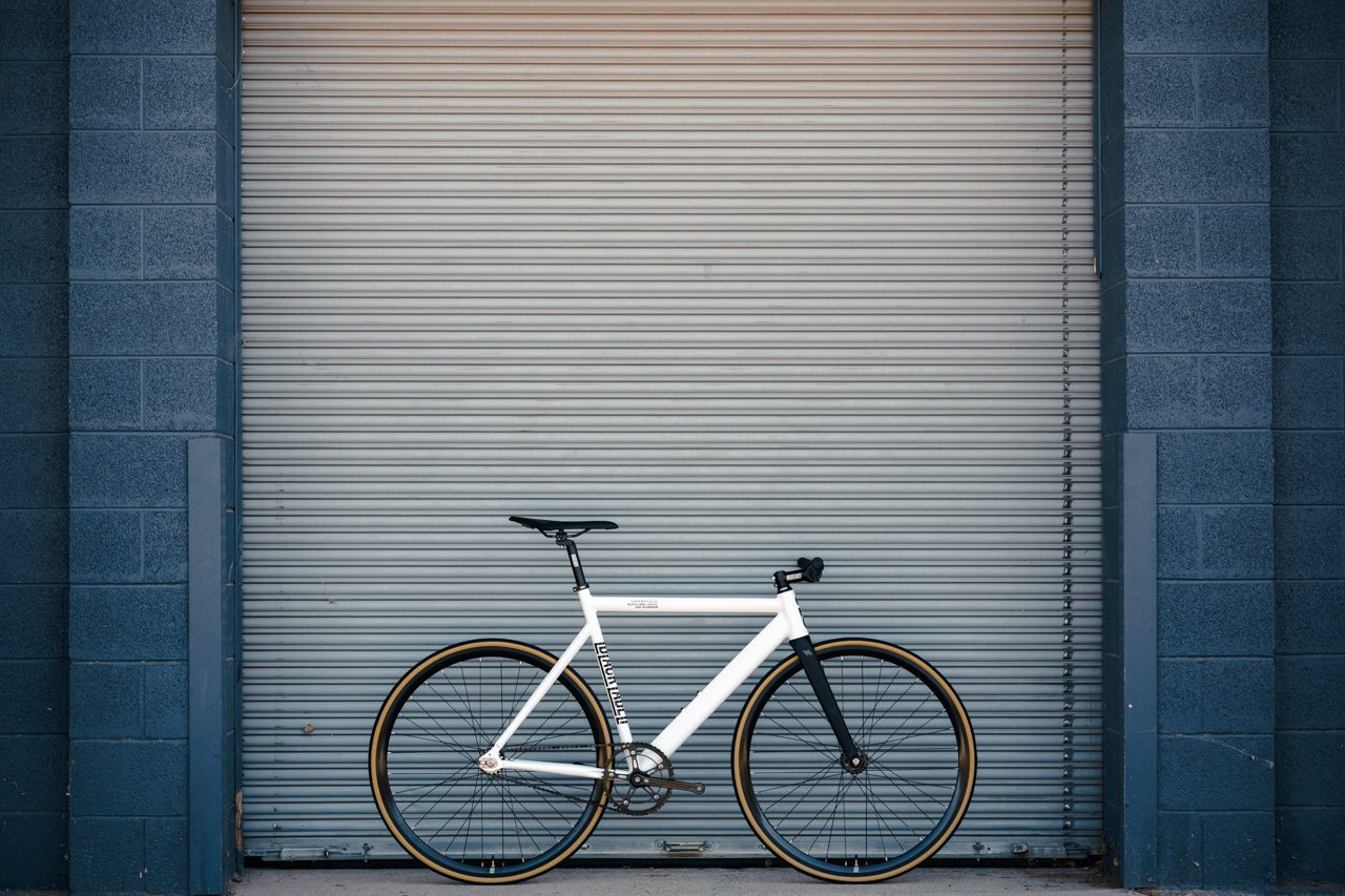 Bicicleta fixie 6061 Black Label Pearl White - 1 velocidad 11