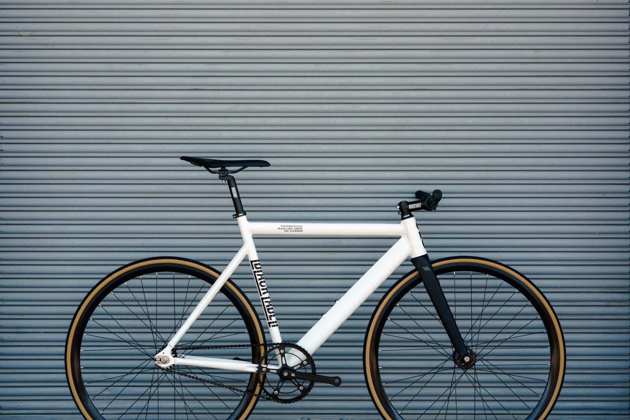 Bicicleta fixie 6061 Black Label Pearl White - 1 velocidad 12