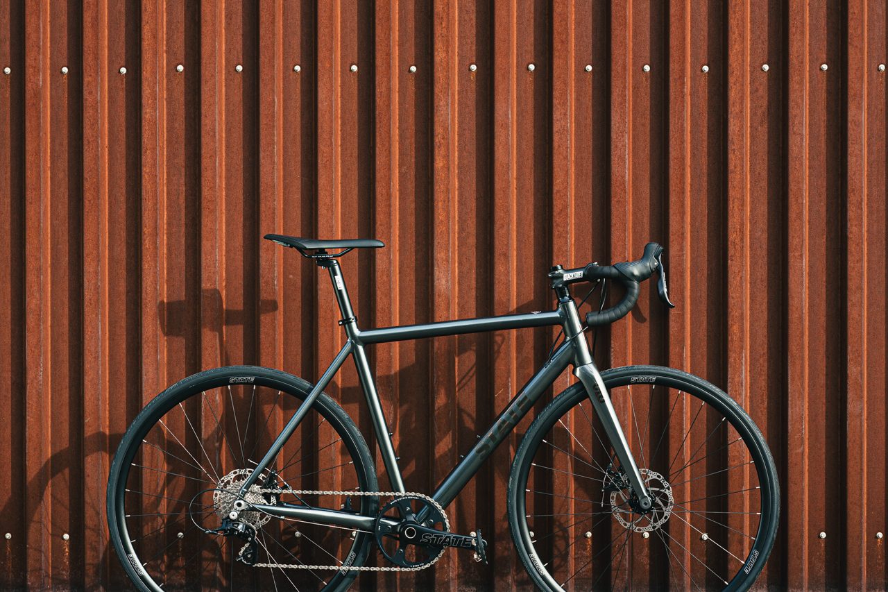 Bicicleta Endurance Undefeated Graphite - 11 velocidades 21