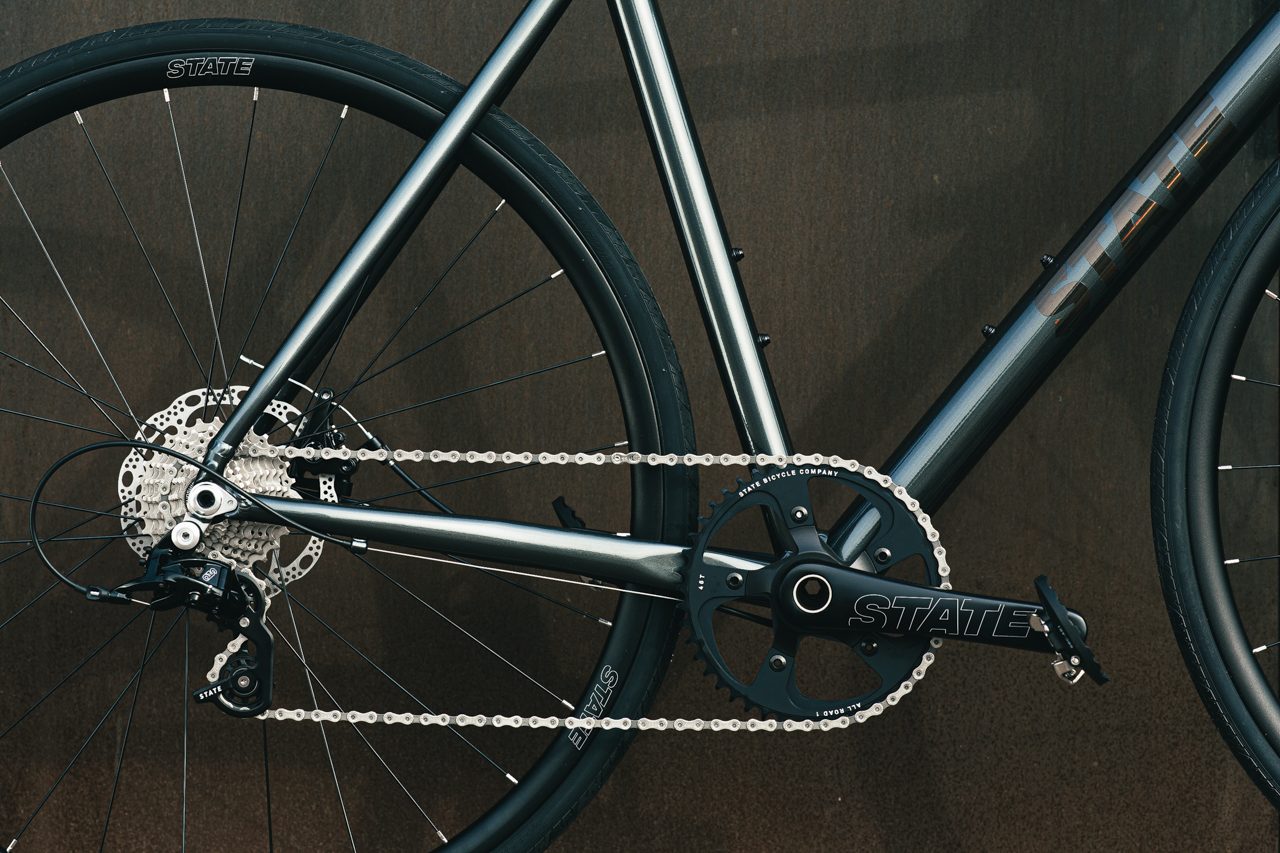 Bicicleta Endurance Undefeated Graphite - 11 velocidades 24