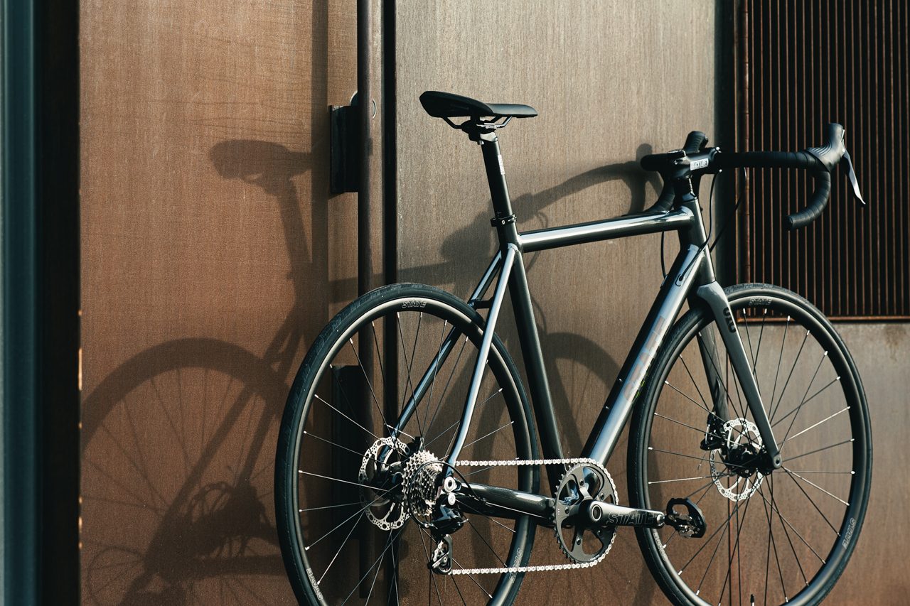 Bicicleta Endurance Undefeated Graphite - 11 velocidades 25