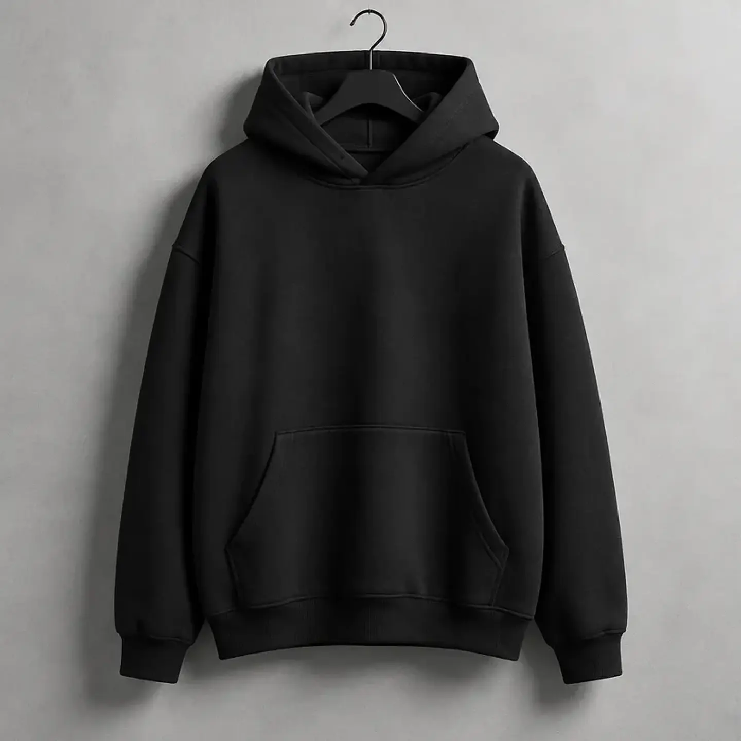 Hoodie negro de corte relajado 1
