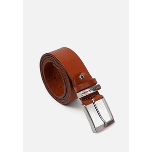 CORREA CON DETALLE DE LOGO GRABADO