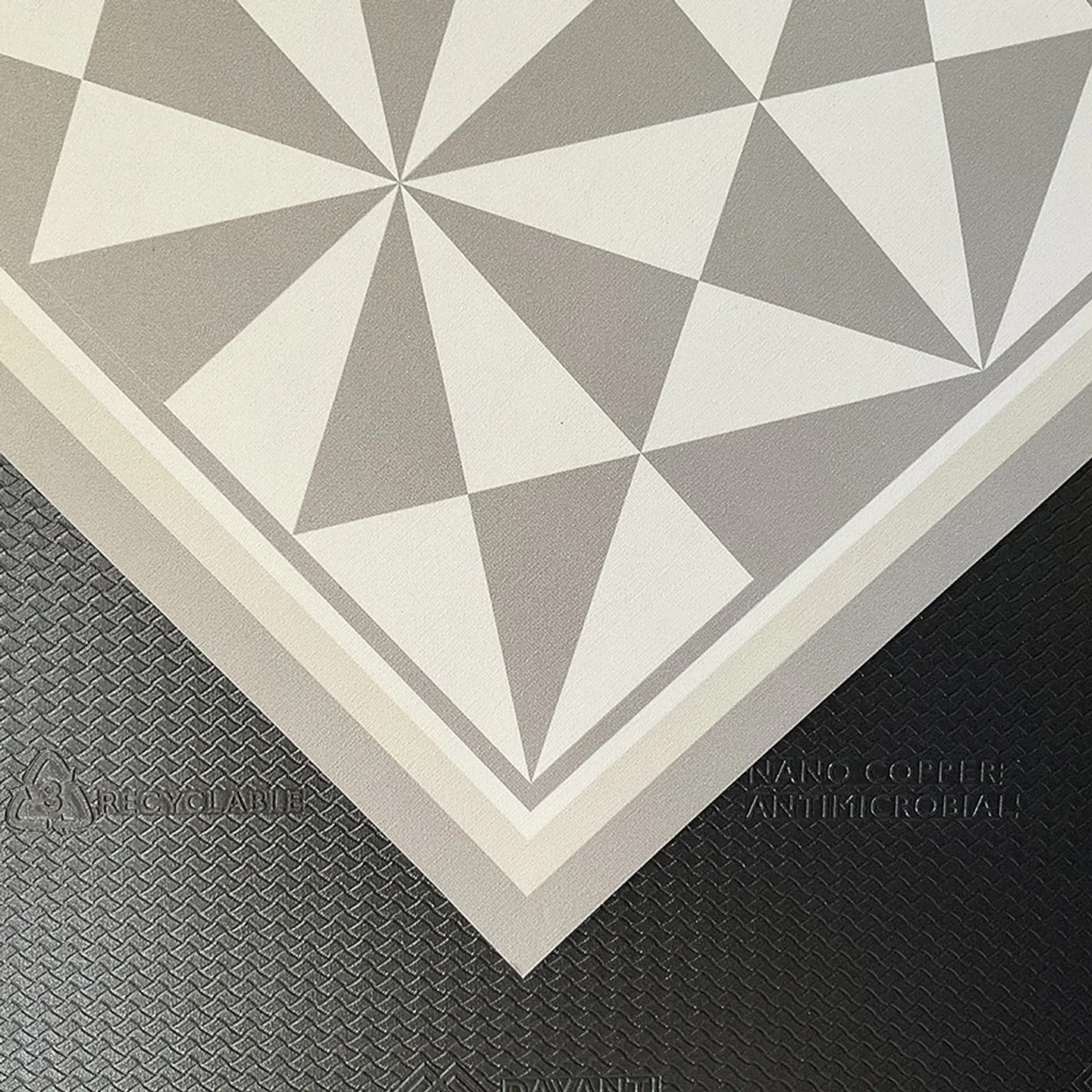 Pirámide Grey Mist (a medida) 3