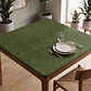 Cubre Mesa Cuadrado Verde 90x90 cm — Incluye 2 Individuales y 6 Posavasos de Regalo - Miniatura 1