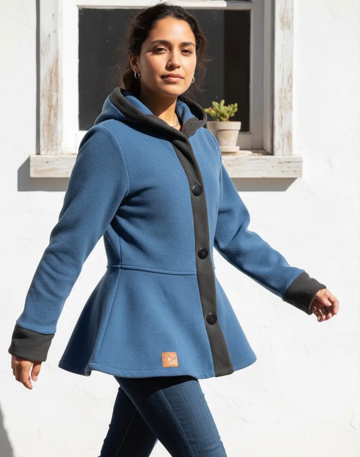 Abrigo Polar Peplum Con Gorro Y Botones Coração Multicolor