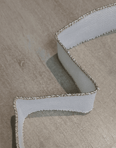 Cinta semirígida para bordar