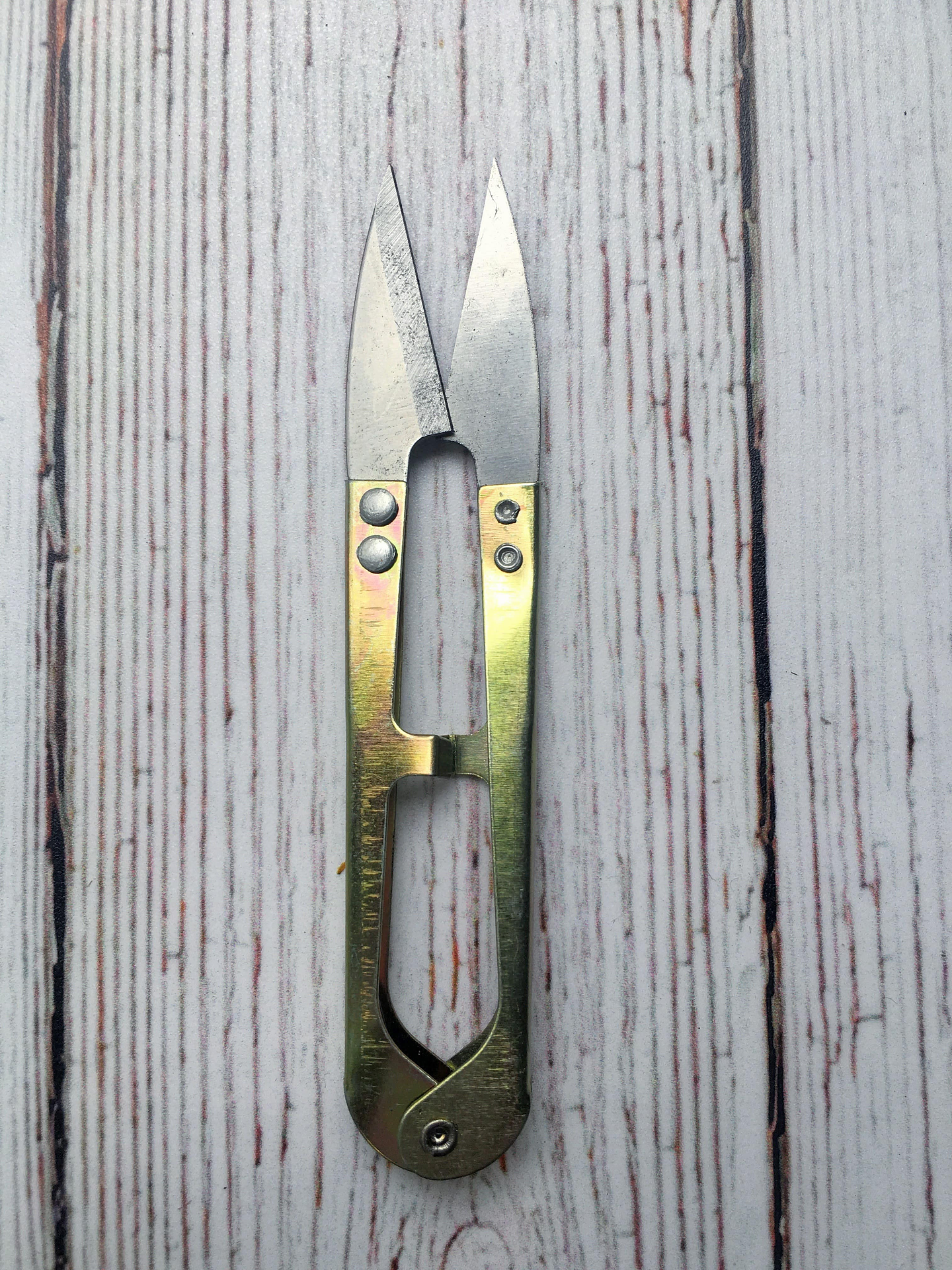 Tijera cortahilacha metálica 1