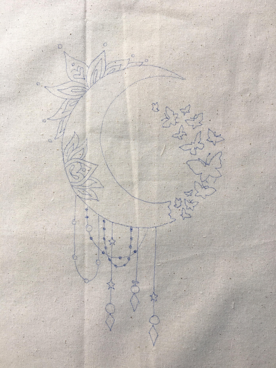 Dibujo borrable en tela luna mariposas 1