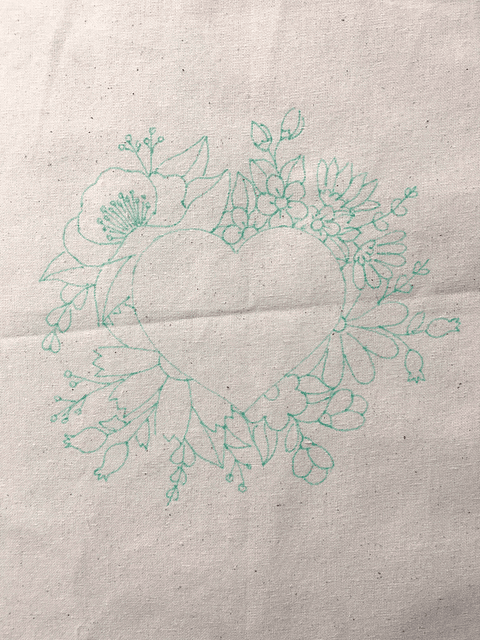 Dibujo borrable en tela corazón flores