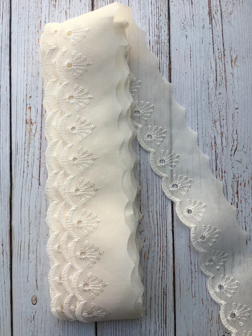 Broderie Pavo real 5cms por metro 4