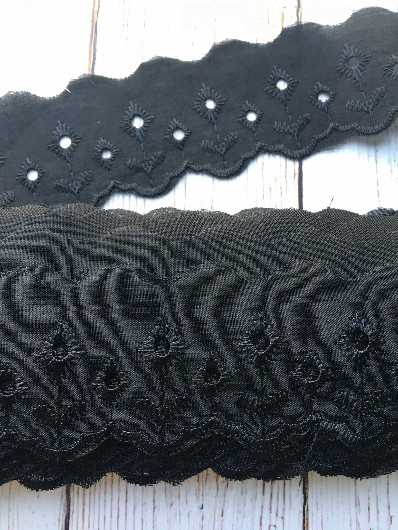 Broderie 4.5cm Flores por metro 4