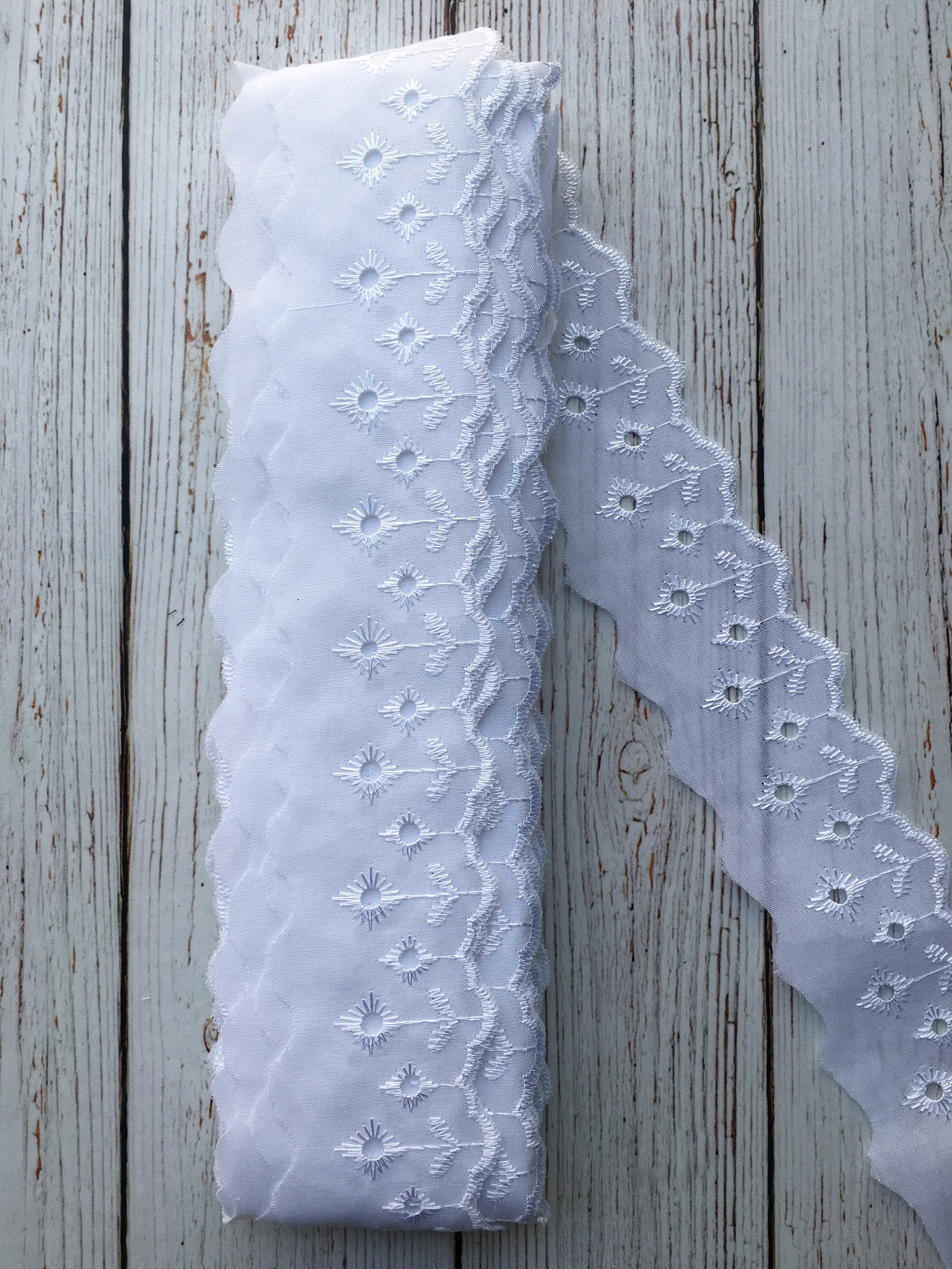 Broderie 4.5cm Flores por metro 2