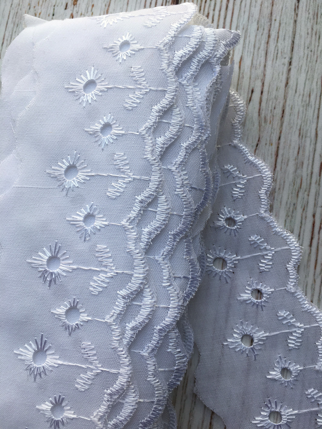 Broderie 4.5cm Flores por metro 1