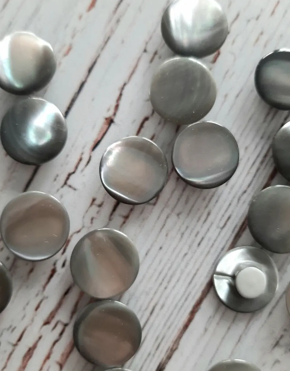 Botones Nácar Gris Pulidos  1