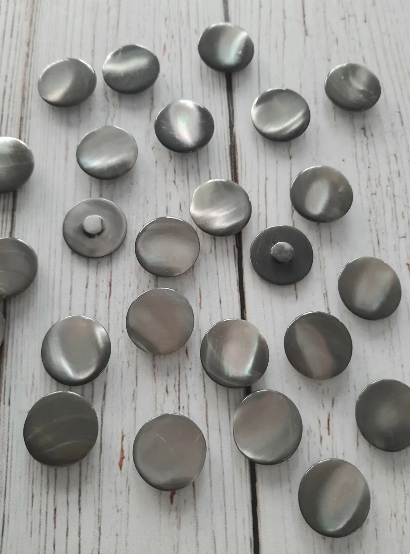Botones Nácar Gris Pulidos  2