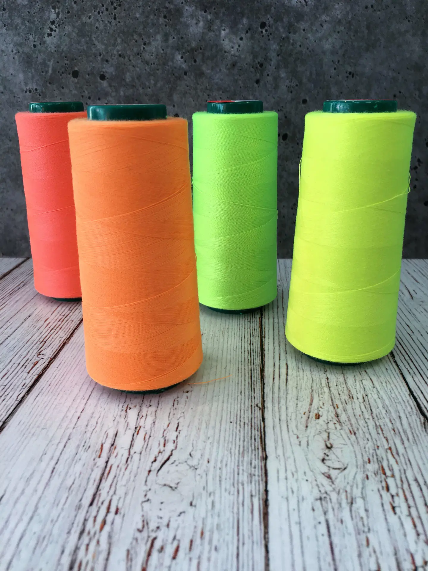 Hilo en Cono 2000 yardas Neón 1