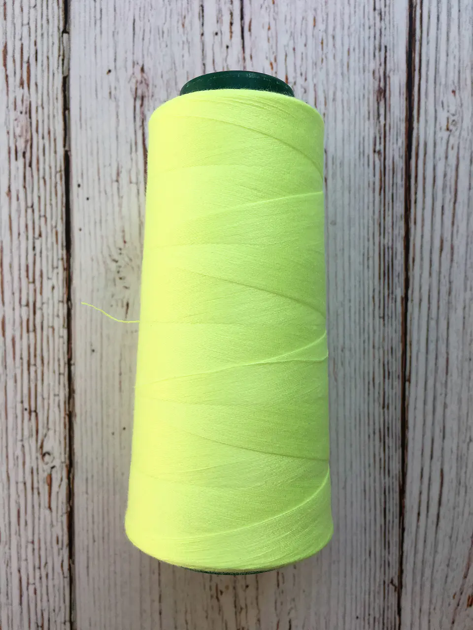 Hilo en Cono 2000 yardas Neón 2