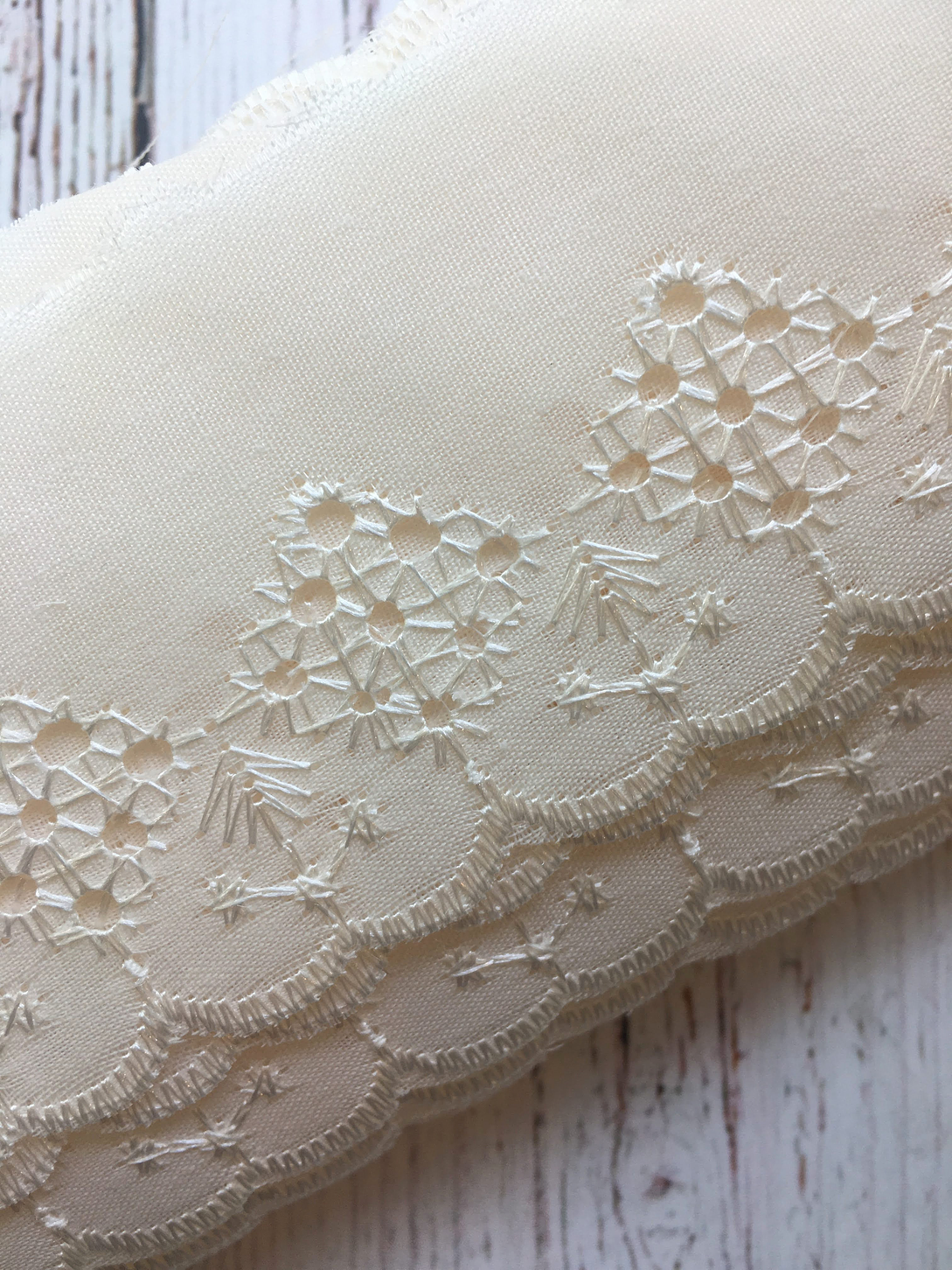 Broderie rombos 5cms por metro 2