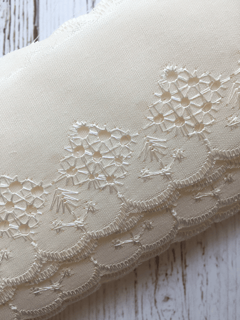 Broderie rombos 5cms por metro