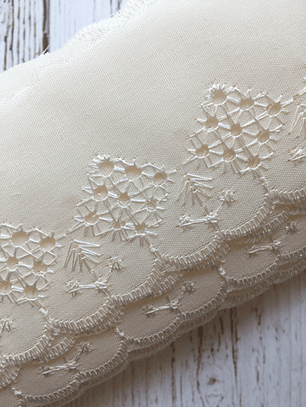 Broderie rombos 5cms por metro