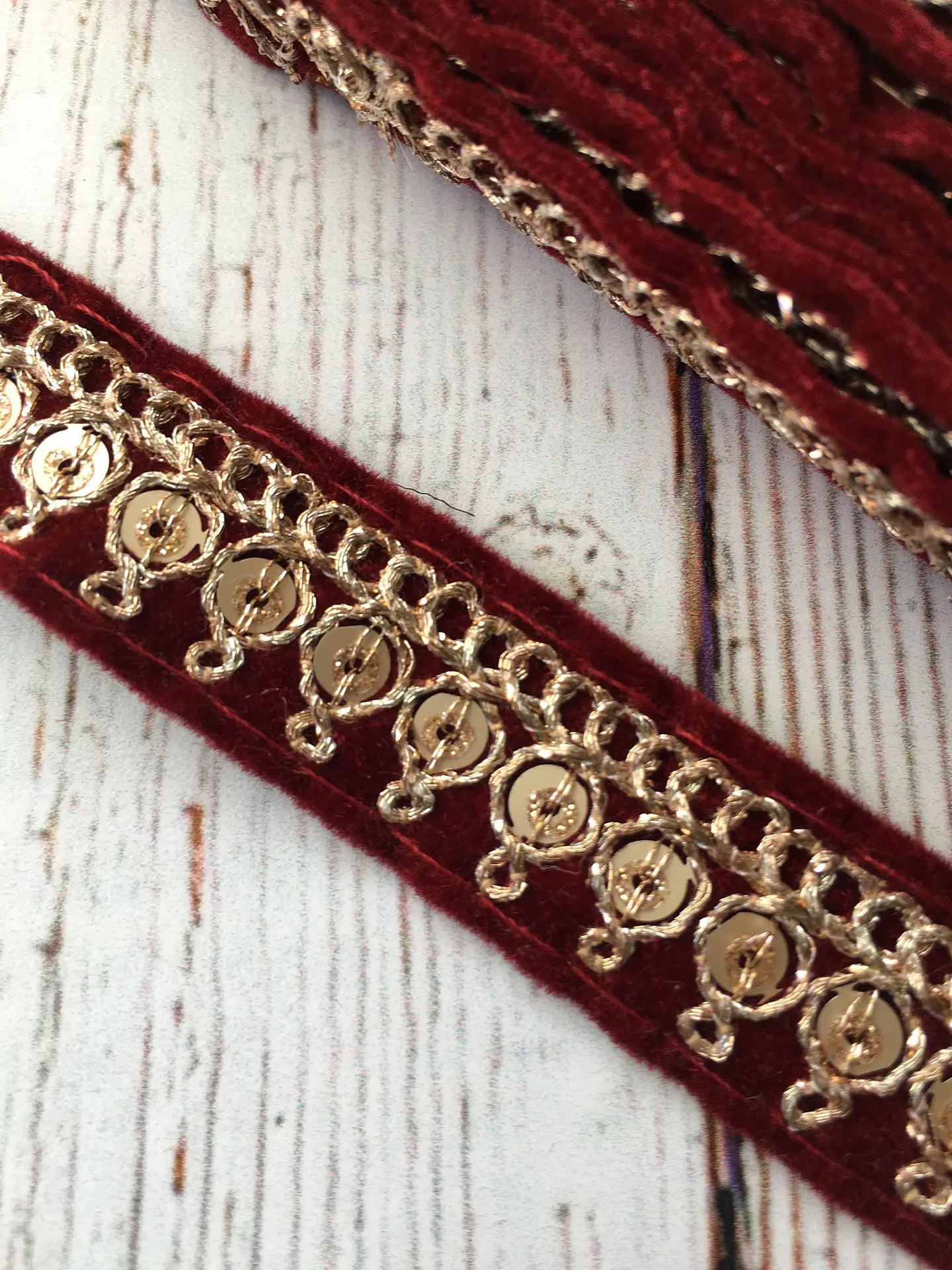 Cinta india lentejuela dorada burdeo 2