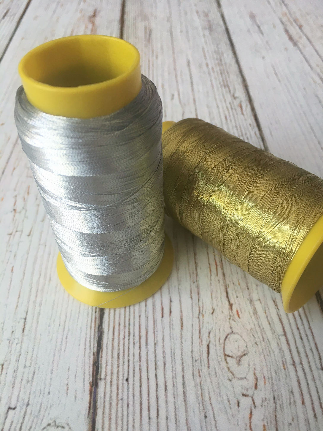 Hilo metalizado para bordar 1