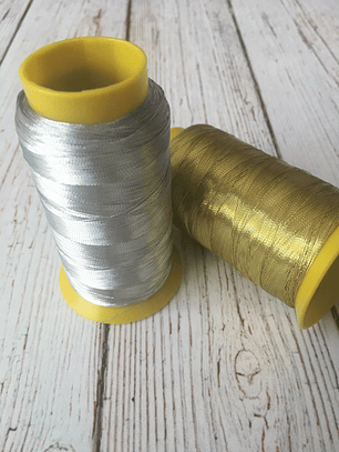 Hilo metalizado para bordar