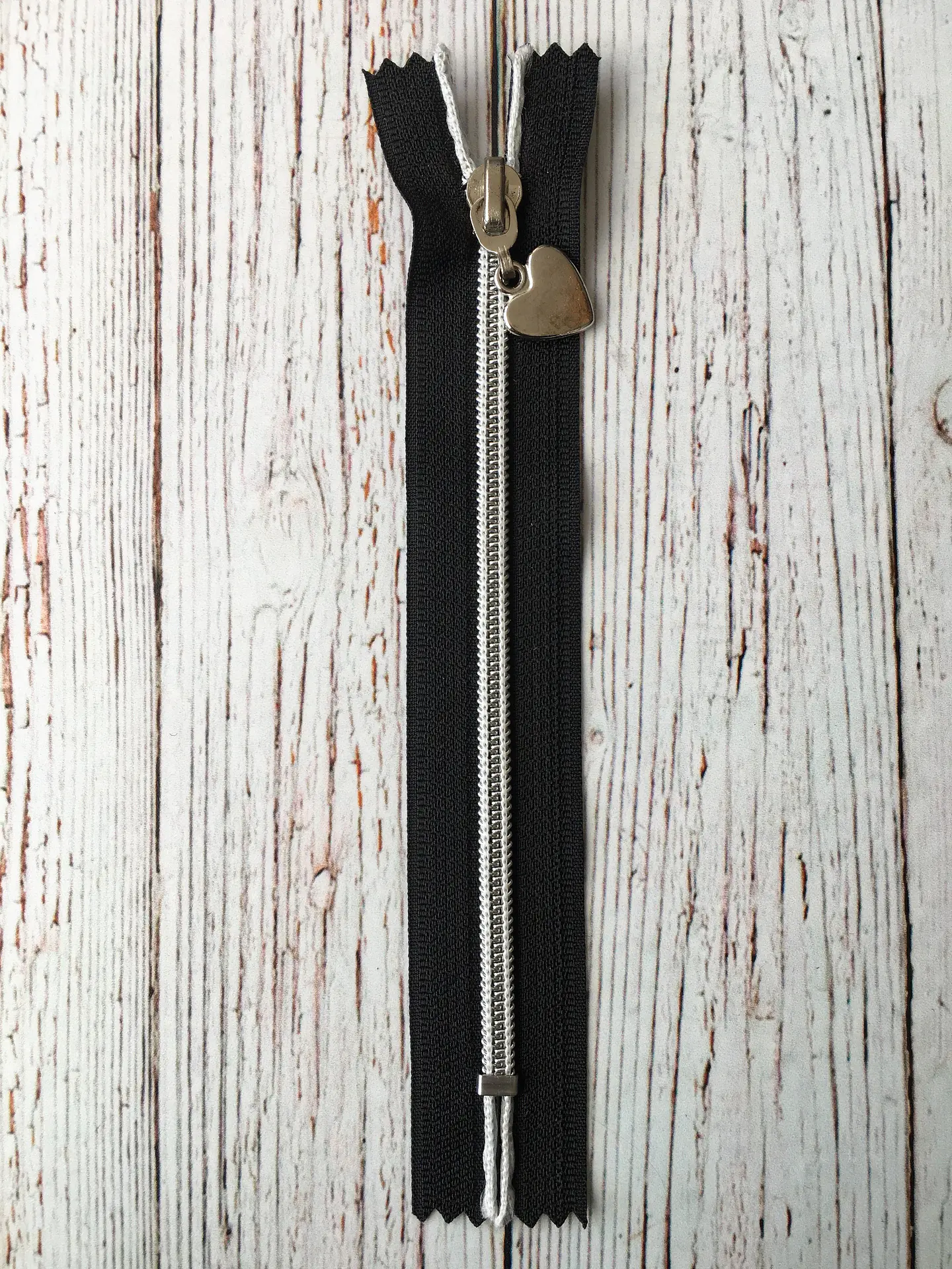 Cierre con tirador de corazón 1