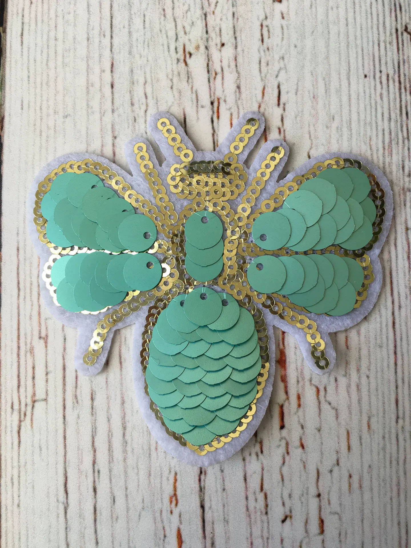 Parche abeja lentejuelas 3