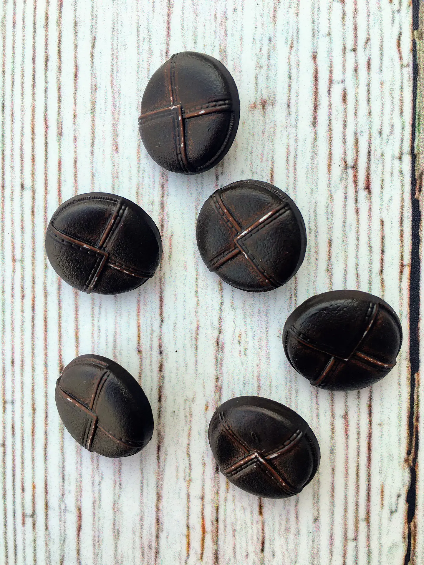 Botones Sobre Acrílico Café 1