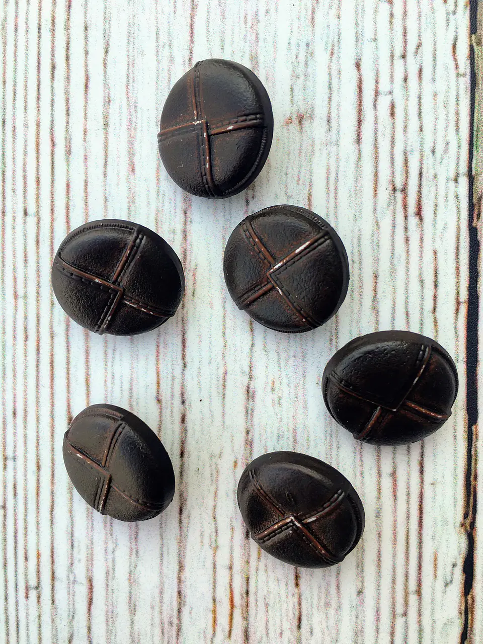 Botones Sobre Acrílico Café 1