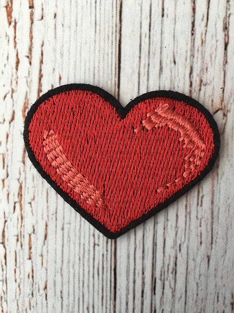 Parche corazón rojo