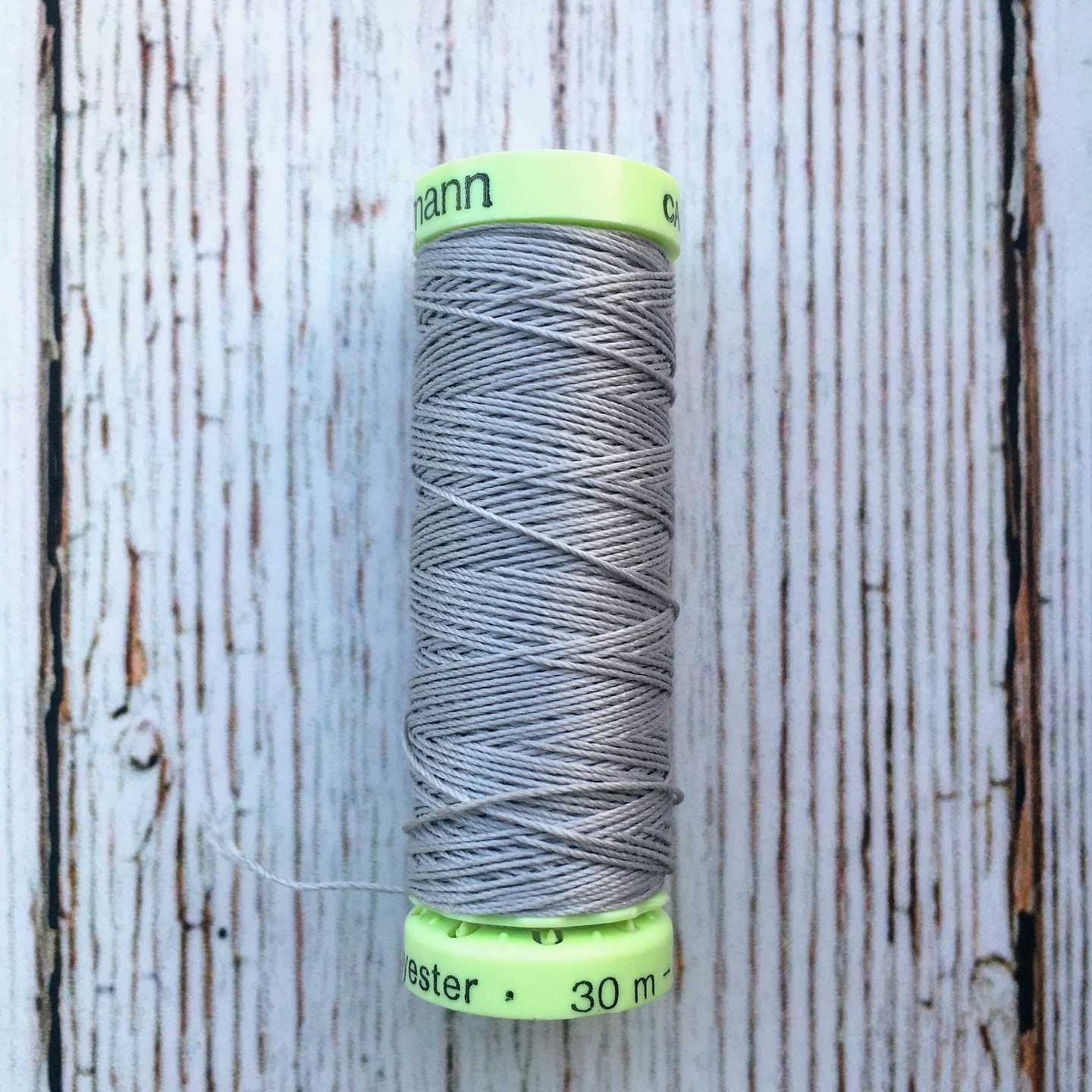 Hilo Ojales y Pespuntes Gutermann 5