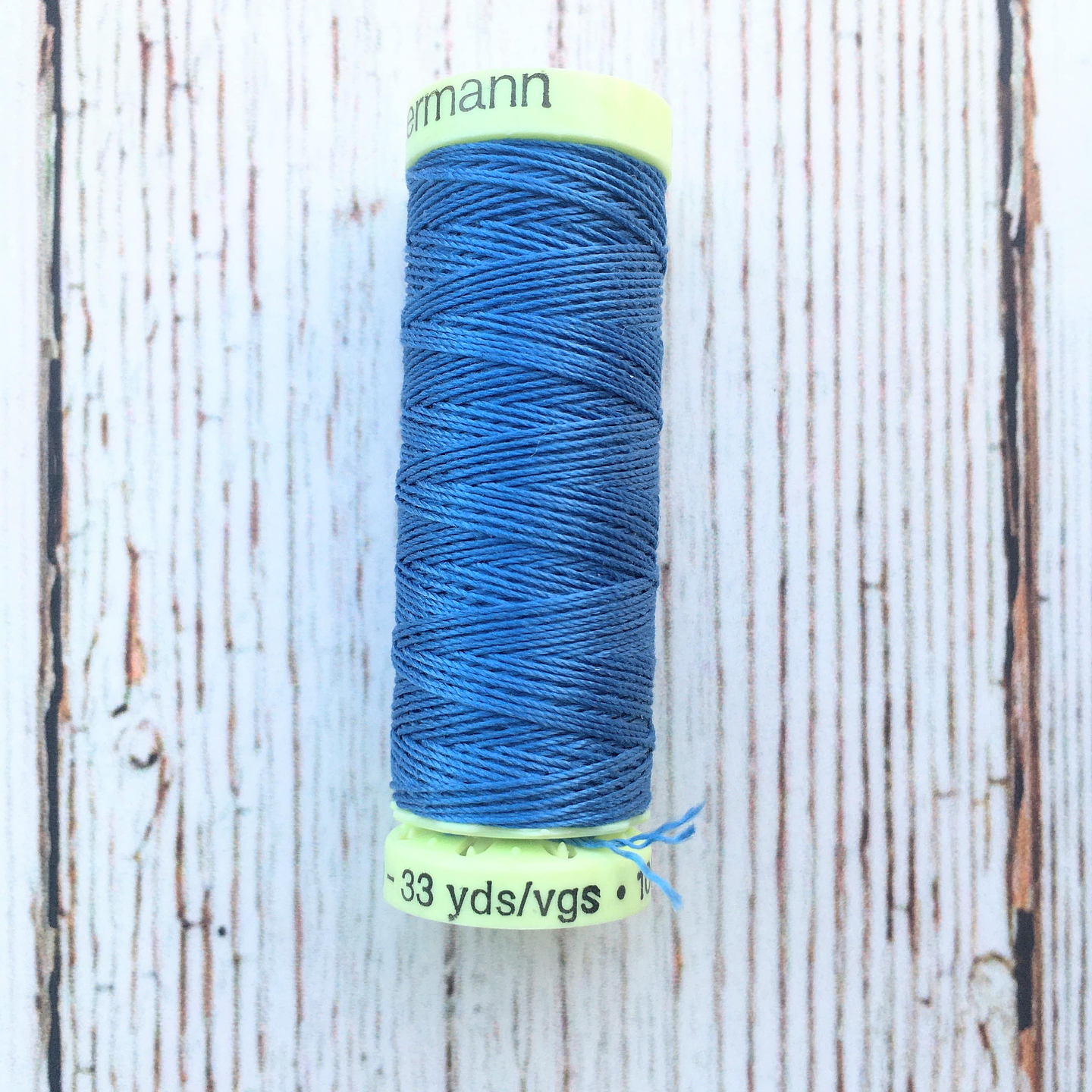 Hilo Ojales y Pespuntes Gutermann 11