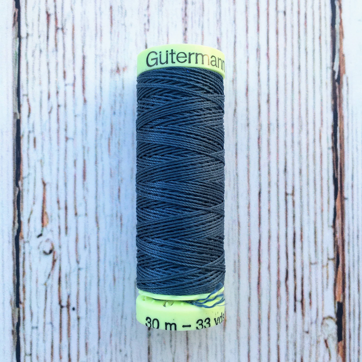 Hilo Ojales y Pespuntes Gutermann 12