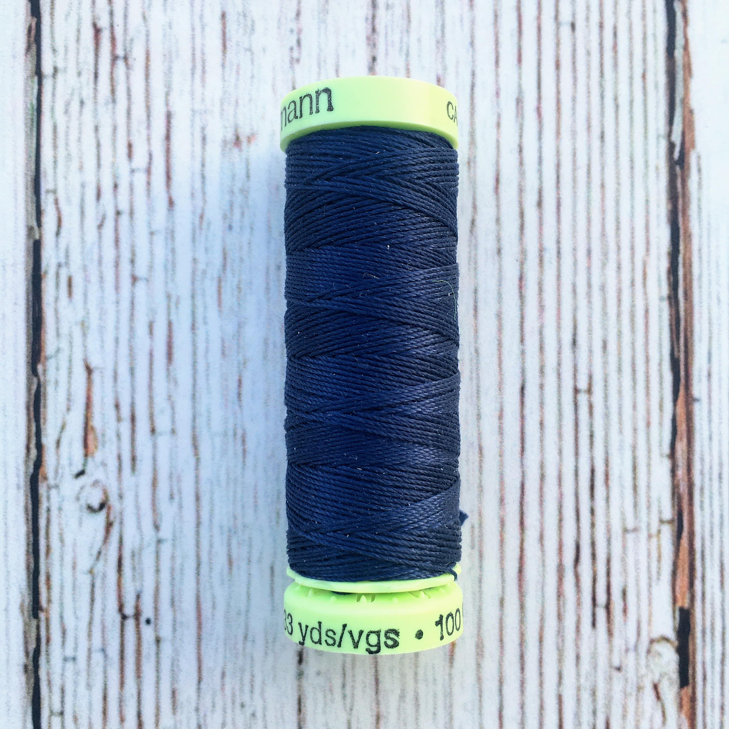 Hilo Ojales y Pespuntes Gutermann 15