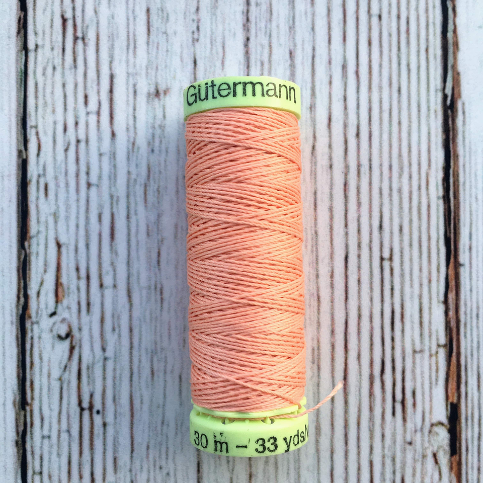 Hilo Ojales y Pespuntes Gutermann 17