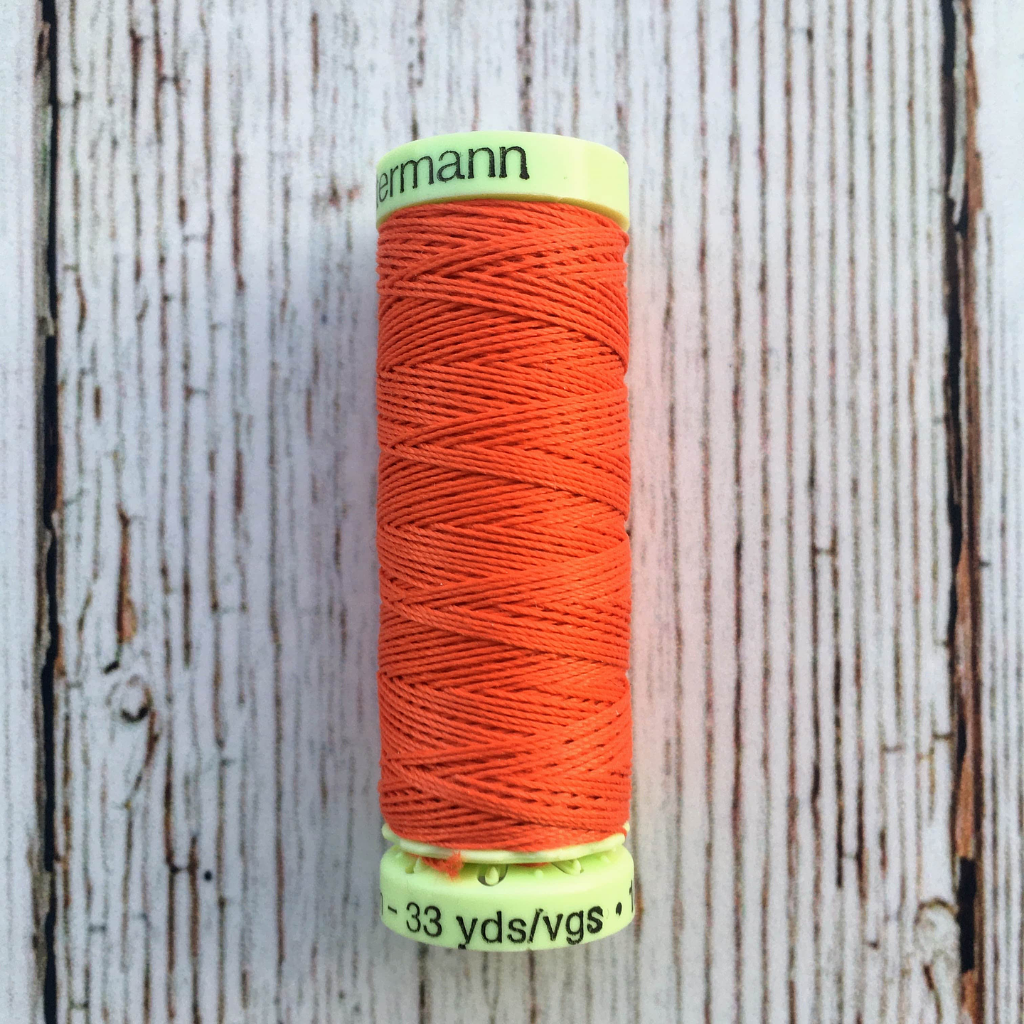 Hilo Ojales y Pespuntes Gutermann 18