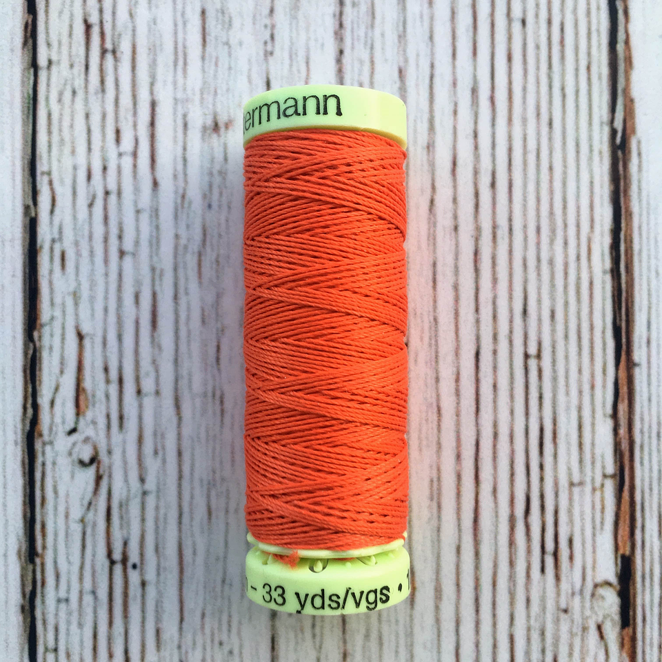 Hilo Ojales y Pespuntes Gutermann 18